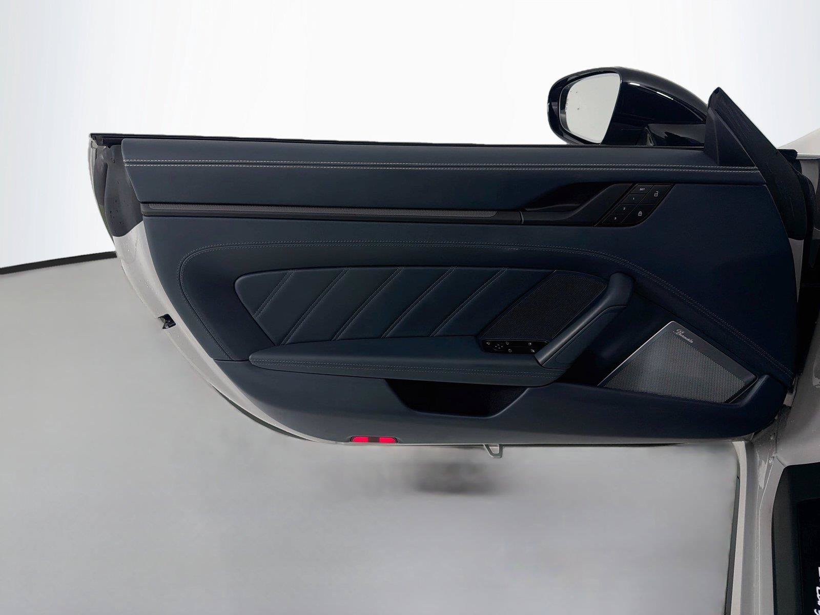 Used 2022 Porsche 911 Targa 4 GTS AWD/4WD image 9