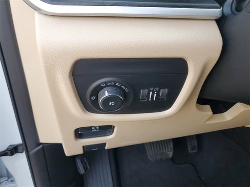 Used 2022 Jeep Grand Cherokee Limited image 17