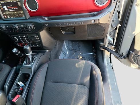 Used 2019 Jeep Wrangler Unlimited Rubicon image 16