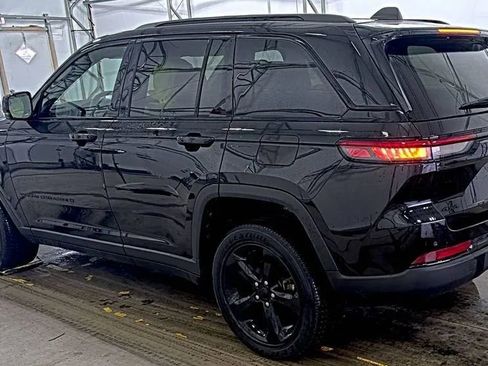 Used 2023 Jeep Grand Cherokee Altitude image 4