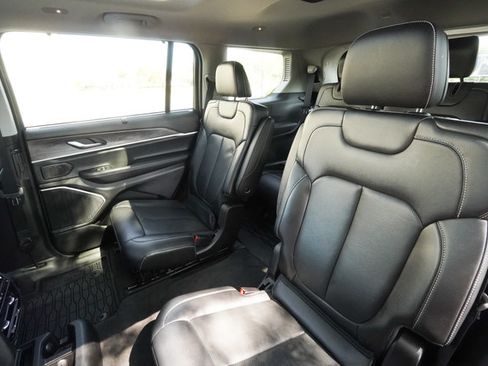 Used 2022 Jeep Grand Cherokee L Limited w/ Luxury Tech Group II AWD/4WD image 24