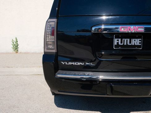 Used 2015 GMC Yukon XL Denali w/ Premium Package image 39