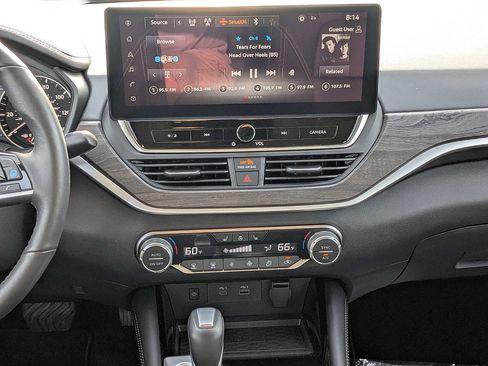 Used 2025 Nissan Altima 2.5 SL FWD image 17