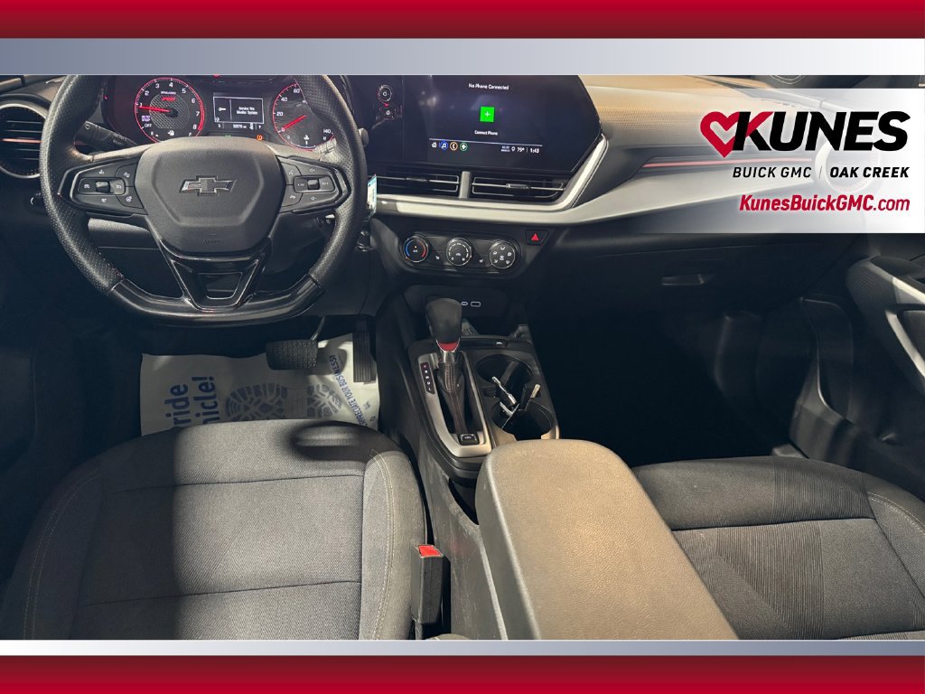 Used 2025 Chevrolet Trax RS FWD image 23