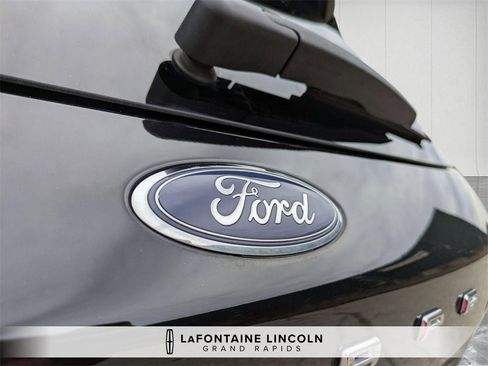 Used 2022 Ford Escape SE image 9