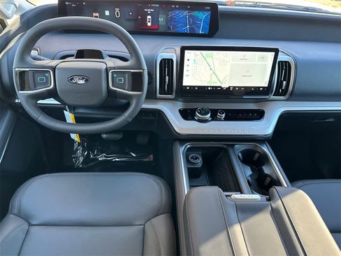 New 2025 Ford Expedition Active image 22