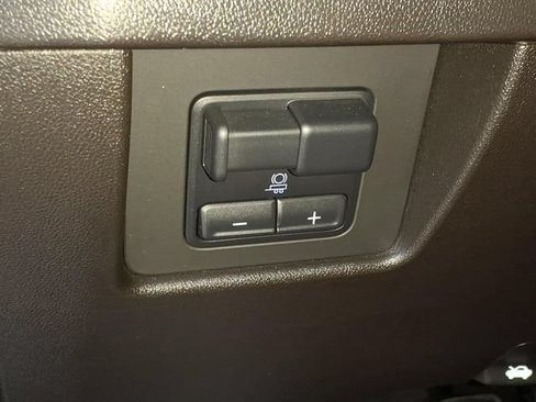 Used 2023 Chevrolet Colorado Trail Boss w/ Technology Package AWD/4WD image 19