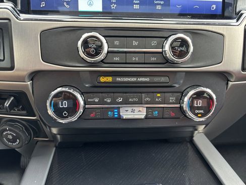Used 2022 Ford F350 Platinum w/ FX4 Off-Road Package AWD/4WD image 36