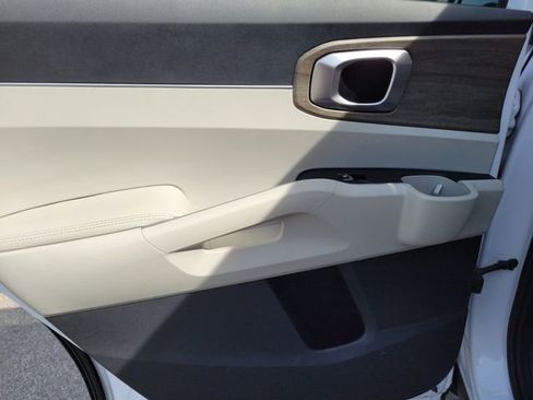 Used 2021 Kia Sorento EX w/ Panoramic Sunroof Package image 17