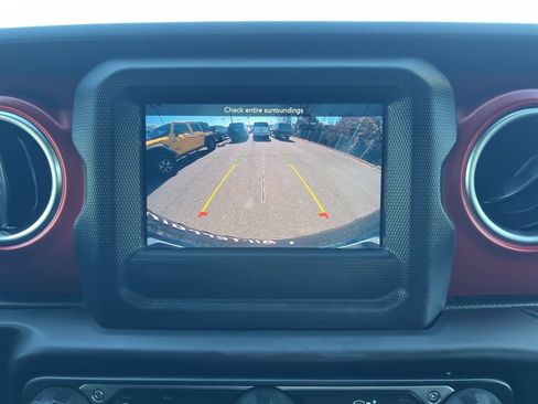 Used 2021 Jeep Wrangler Unlimited Rubicon w/ LED Lighting Group AWD/4WD image 19