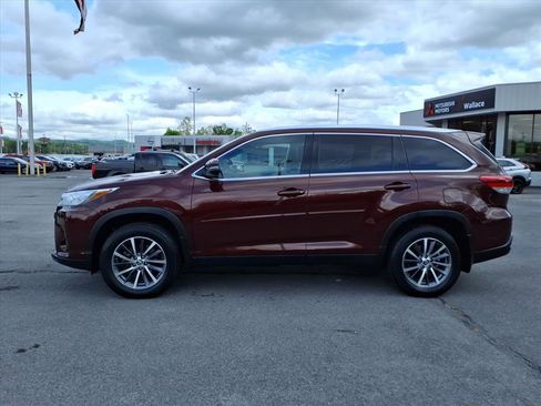 Used 2019 Toyota Highlander XLE AWD/4WD image 2