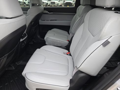Used 2025 Hyundai Palisade SEL FWD image 13