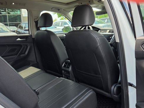 Certified 2022 Volkswagen Tiguan SE w/ Panoramic Sunroof Package FWD image 51