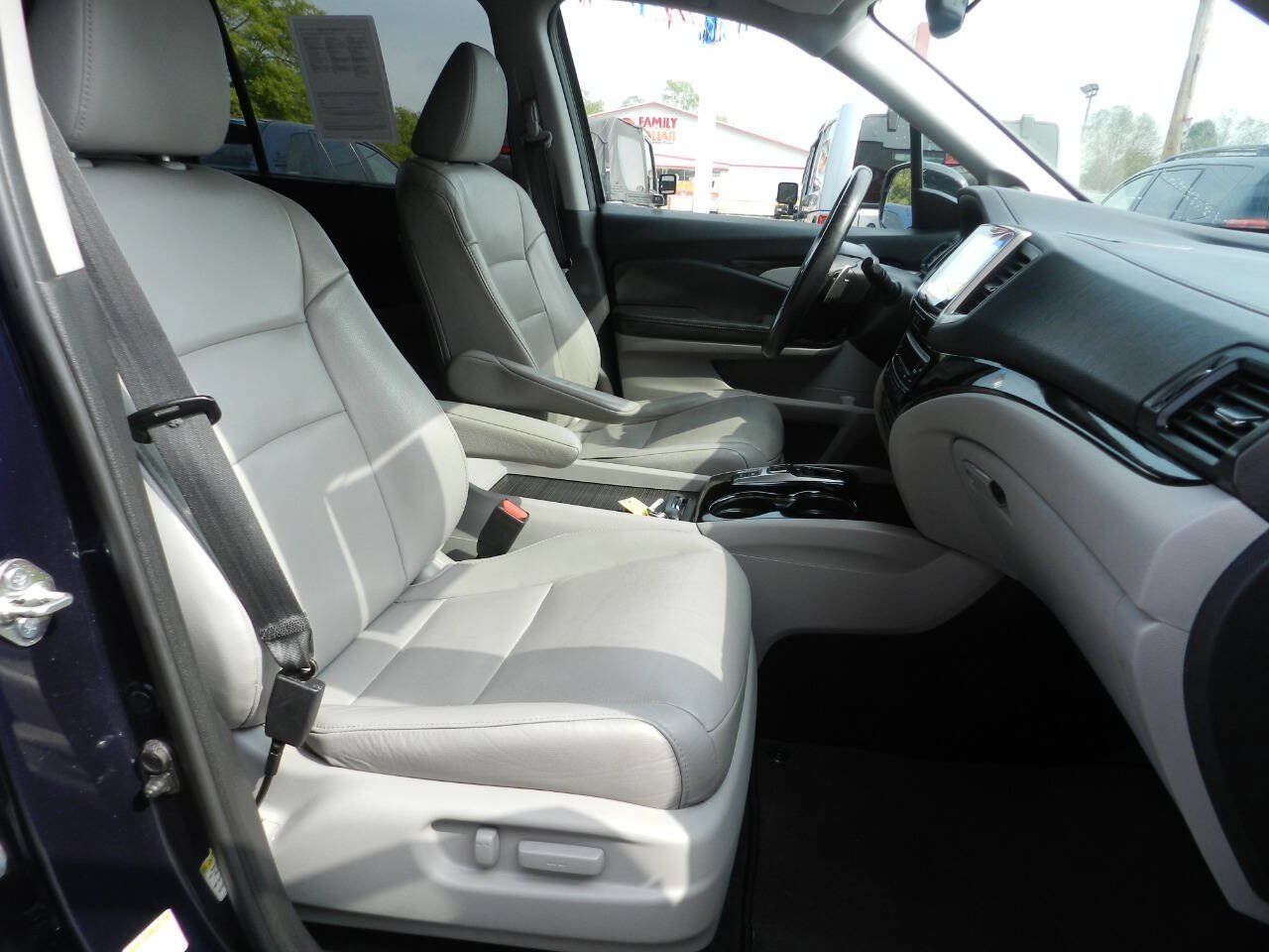 Used 2016 Honda Pilot Touring image 12