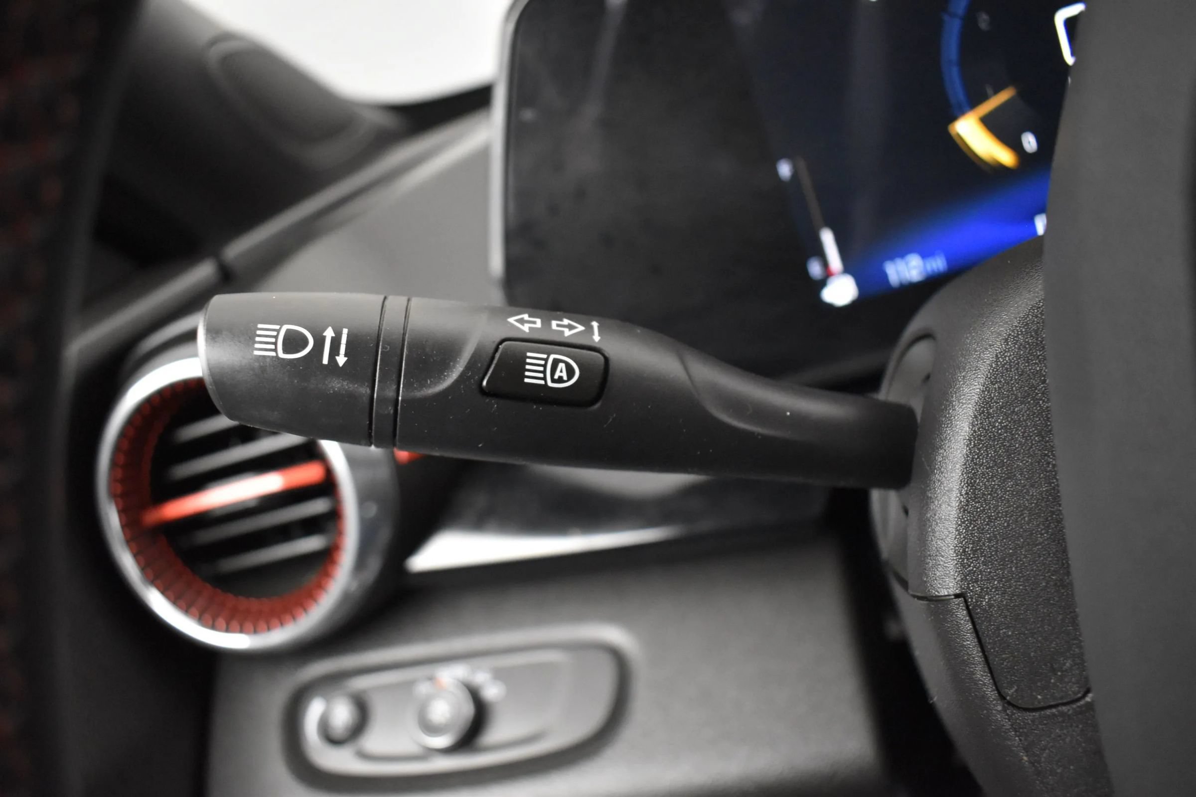 Used 2025 Chevrolet Trax RS FWD image 25