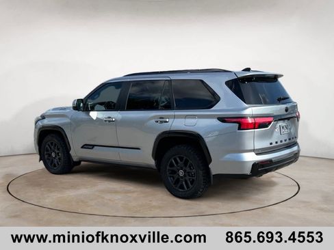 Used 2024 Toyota Sequoia Platinum AWD/4WD image 5