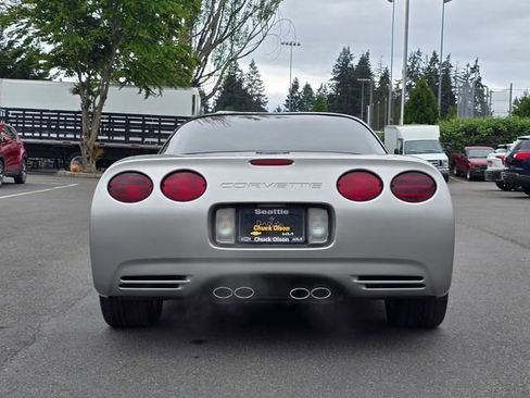 Used 2004 Chevrolet Corvette Coupe w/ Roof Package RWD image 5