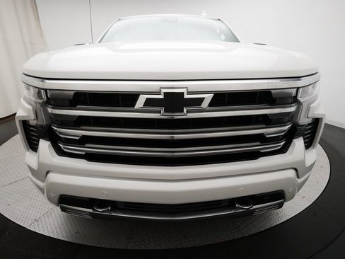 Certified 2023 Chevrolet Silverado 1500 High Country w/ Technology Package image 20