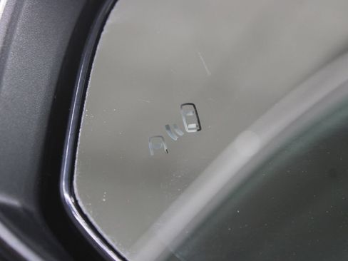 Used 2021 Toyota Highlander XLE AWD/4WD image 63