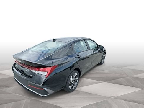 Used 2025 Hyundai Elantra SEL FWD image 8