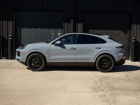 New 2026 Porsche Cayenne E-Hybrid image 2
