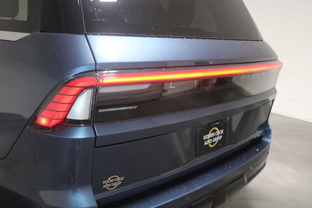 New 2027 Lincoln Navigator Premiere RWD image 60