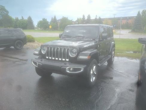 Used 2020 Jeep Wrangler Unlimited Sahara w/ Dual Top Group AWD/4WD image 2