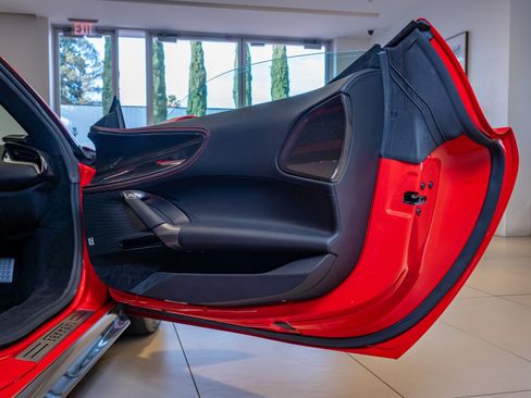 Used 2021 Ferrari SF90 Stradale image 21