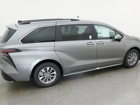 New 2026 Toyota Sienna XLE FWD image 13