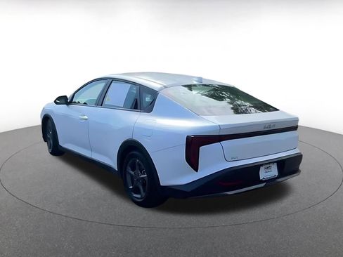 Used 2025 Kia K4 LXS image 11