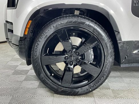 New 2026 Land Rover Defender 130 X-Dynamic SE image 9