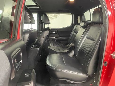 Used 2020 Toyota Tacoma TRD Sport w/ TRD Premium Sport Package AWD/4WD image 29