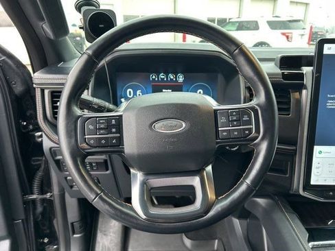 Used 2023 Ford Expedition Platinum image 16