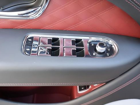 New 2025 Bentley Bentayga image 13