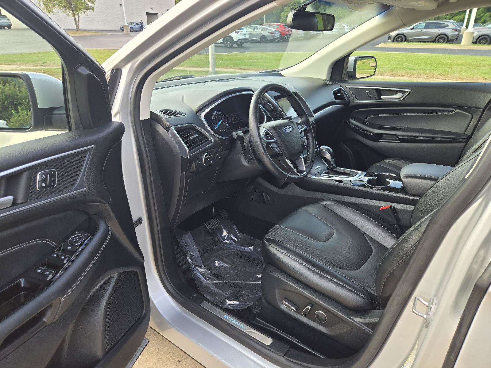 Used 2018 Ford Edge Titanium w/ Equipment Group 301A FWD image 12