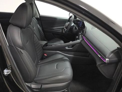Used 2026 Hyundai Elantra Limited FWD image 8