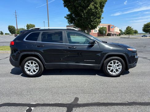 Used 2014 Jeep Cherokee Latitude w/ Cold Weather Group AWD/4WD image 5