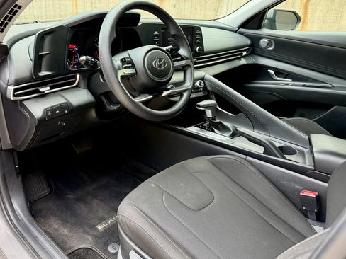 Used 2022 Hyundai Elantra SEL FWD image 10