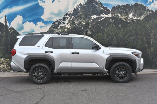 Used 2025 Toyota 4Runner SR5 AWD/4WD image 2