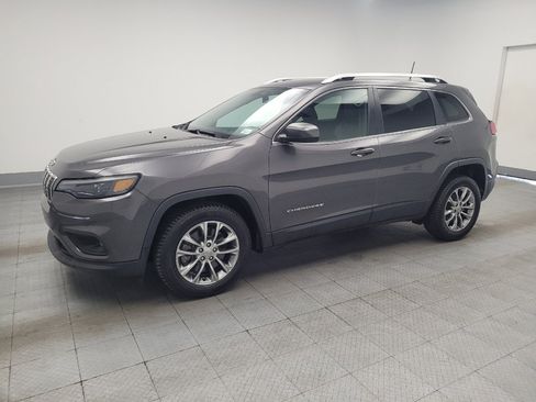 Used 2019 Jeep Cherokee Latitude Plus w/ Cold Weather Group FWD image 2