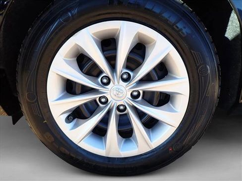 Used 2017 Toyota Camry LE image 7