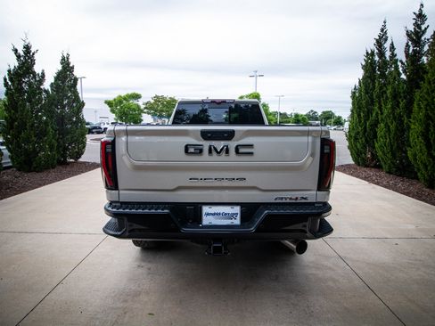 Used 2026 GMC Sierra 2500 AT4X w/ LPO, Black Badging Package AWD/4WD image 9