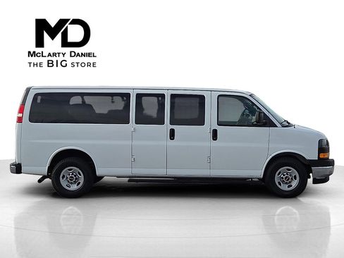 Used 2017 GMC Savana 3500 LT w/ LT Preferred Equipment Group image 6