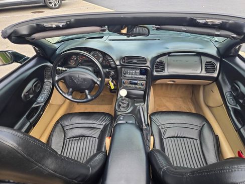 Used 2000 Chevrolet Corvette Convertible w/ Performance Handling Pkg RWD image 25