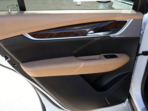 Used 2022 Cadillac XT6 Premium Luxury w/ Platinum Package image 14