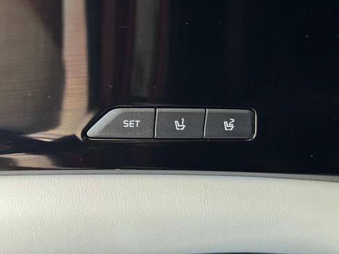 Used 2023 Kia Carnival SX Prestige FWD image 35