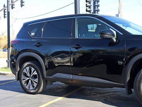 Used 2021 Nissan Rogue SV image 4