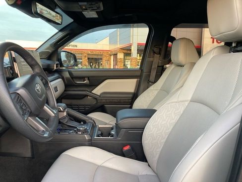 Used 2024 Toyota Tacoma Limited w/ Limited Package (LT) image 12