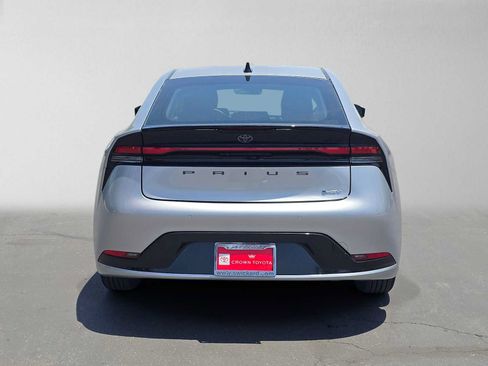 Certified 2026 Toyota Prius XLE FWD image 4