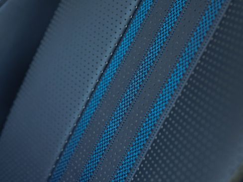 Used 2025 Aston Martin DBX 707 image 4